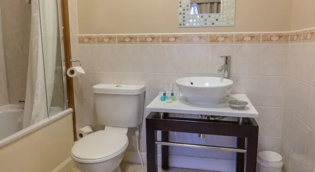 Четырёхместный семейный номер Standard с видом на город Pentland Hotel