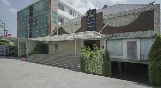 OYO 499 Princess Keisha Hotel, Забронировать Отель Денпасар Denpasar Municipality