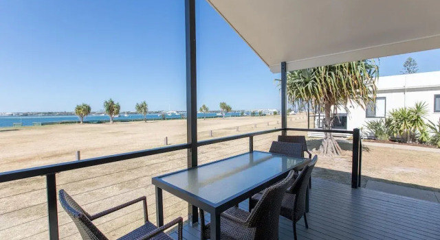 Вилла с 2 комнатами с видом на воду Broadwater Tourist Park