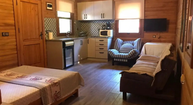 Lovely Summer House with Shared Pool in Kepez, Reservar Hotel Hotéis em Mediterranean Region Turkey com estacionamento, Estacionamento