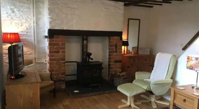 Коттедж с 2 комнатами 200 year old Gardeners cottage, Mid Wales