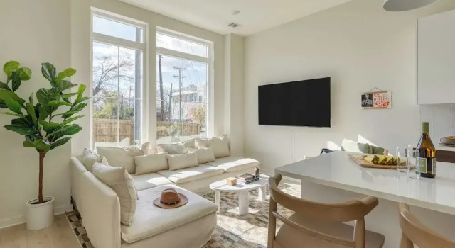Sleeps 24! 3 Modern 4bdr Townhomes w/ Covered Patios Nashville Group Retreat