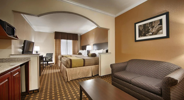 Четырёхместный люкс Best Western Plus Cutting Horse Inn & Suites