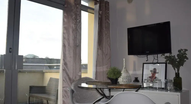 1 Bedroom Apartment With Balcony In Dublin