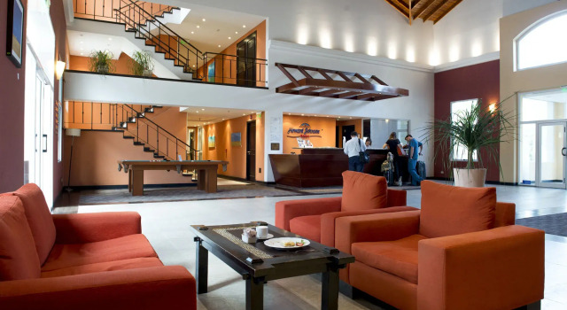 Howard Johnson Pilar Resort Spa & Convention Center, Book Ferieresort Hoteller i Pilar med pool, Swimmingpool