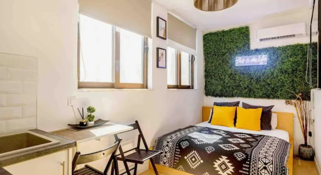 Downtown 22sqm Green Nest King-Size Bed