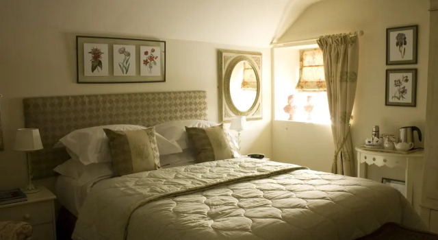 The Tankerville Arms, Book Hotel  
