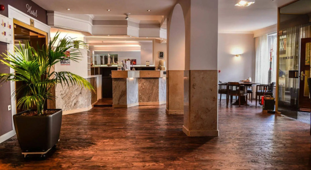 Hotel Riche, Rezerwuj Hotel Hotele w Limburgia z parkingiem, Parking