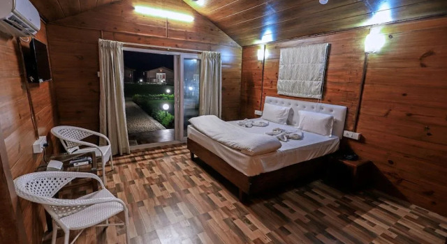 Lazy Bee Cottages, Prenota Hotel Nagoa-Bardez Goa