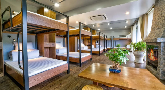Кровать в общем номере с балконом Lustig Hostel