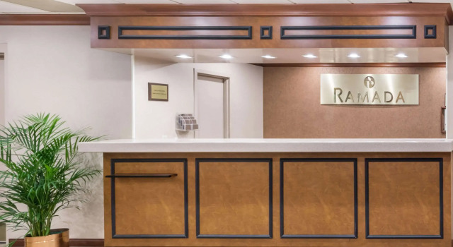 Ramada by Wyndham Xenia, Buchen Sie Hotel Xenia Ohio