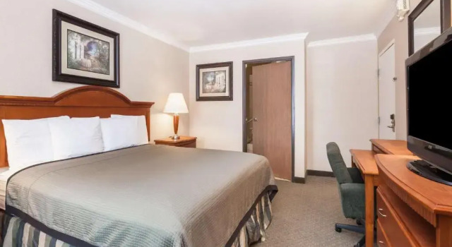 Двухместный номер Travelodge by Wyndham Sylmar CA