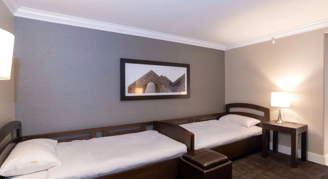 Семейный люкс Sandman Signature Edmonton South Hotel