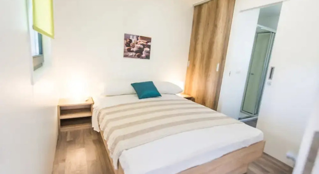 Mobile Home Plumeria 2, Забронировать Дом для отпуска Отели Биоград-на-Мору с парковкой, рядом с Частный Пляж «Кемп Сенди», Парковка