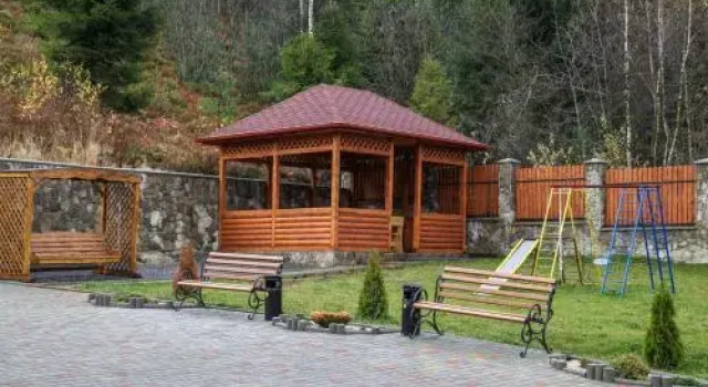 Zeleni Pagorby, Prenota Hotel Skhidnytsia 