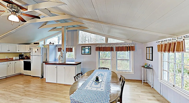 Ocean-view Sunrise - Steps To Beach 2 Bedroom Cottage, Buchen Sie Ferienhaus Biddeford Maine