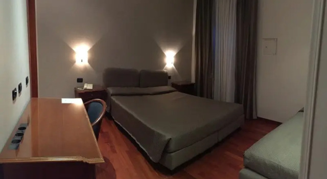Трёхместный номер Standard с балконом Hotel Maximus