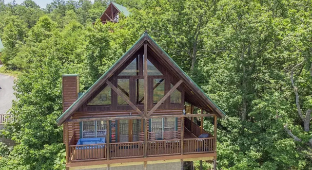 Majestic Mountain View - Great Location! - Convenient to Everything! cabin, Забронировать Отель Отели Пиджен-Фордж с парковкой, рядом с Навесная переправа Смоки-Маунтин, Парковка