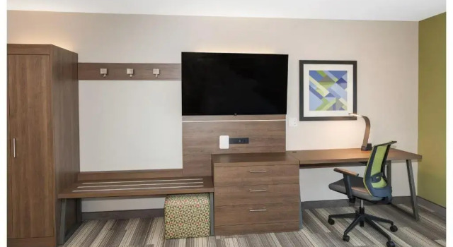 Четырёхместный люкс Deluxe Holiday Inn Express & Suites - Hudson I-94 by IHG
