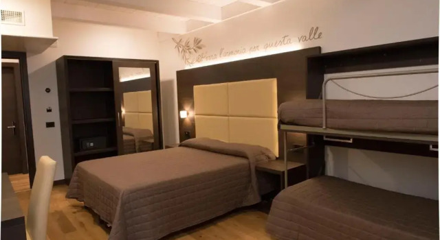 Четырёхместный номер Standard Hotel Ristorante Da Tonino