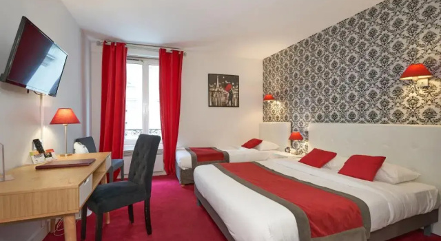 Трёхместный номер Standard LOGIS Hôtel Du Théâtre