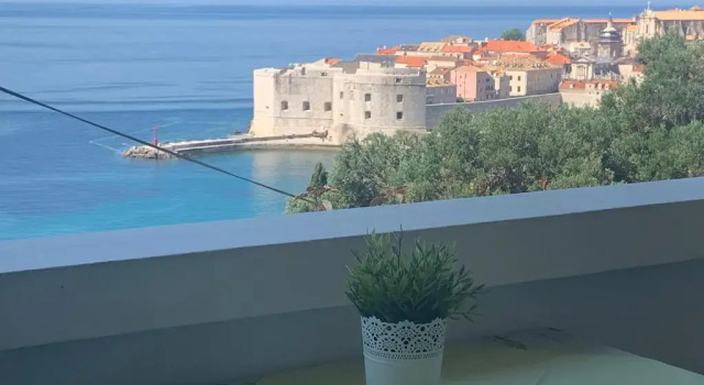 Апартаменты c 1 комнатой с балконом и с видом на море Villa Leoni