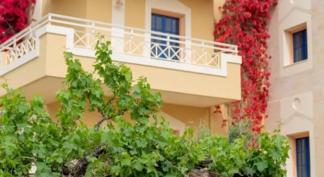 Parthenis Hotel & Suites