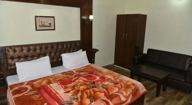 The Royal Hotel & Resort managed by Erica Hotels & Resorts, Забронировать Курортный отель Орчха штат Уттар-Прадеш