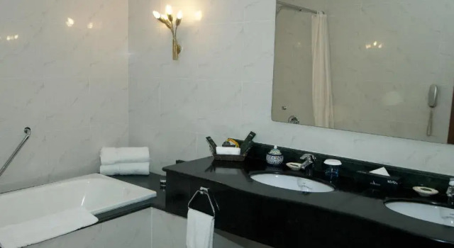 Deluxe suite Avari Lahore Hotel