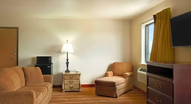 Suite Super 8 by Wyndham Macon