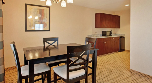 Двухместный люкс Holiday Inn Express Hotel & Suites Wichita Airport by IHG