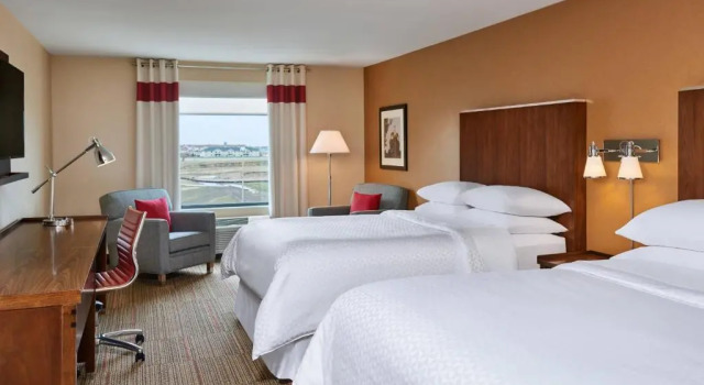 Четырёхместный номер Standard Four Points by Sheraton Fargo Medical Center