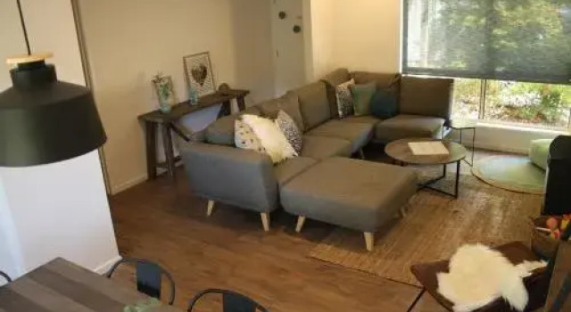 4 Autumn Grove, Book Apartment Bright 