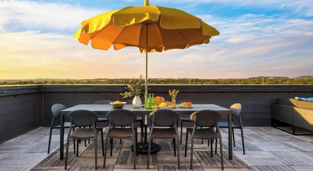 Апартаменты 916 Main 12 Unit Buyout - Prvt 2 Floors, Sleeps 88 - Perfect For Group Travel