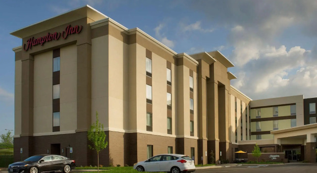 Четырёхместный номер Standard Hampton Inn Louisville East Hurstbourne