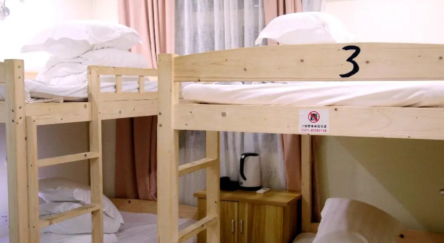 Четырёхместный номер Standard Hangzhou Memory Travel International Hotel-Edge Westlake
