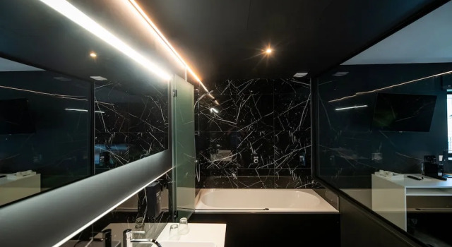 Номер Luxury La Reine Hôtel & Restaurant