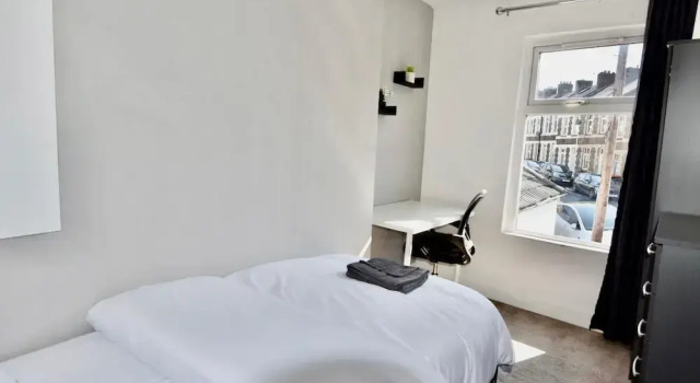 Cheer full 4 Bedroom House Train Station, Забронировать Дом для отпуска Виллы Ньюпорт, Вилла