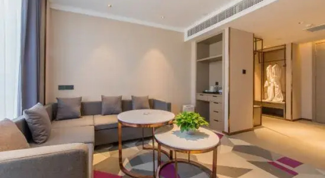 Люкс Deluxe с красивым видом из окна Lavande Hotel (Qianjiang Bus Terminal)