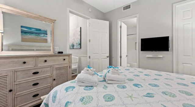 Newly Renovated! Breathtaking Views! Fourth Floor! Pools! Grill! Beach Chairs, Varaa Hotelli Hotellit Emerald Coast uima-altaalla, Uima-allas