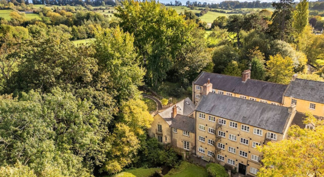 Коттедж The Millstream 3 Bedroom in the Cotswolds