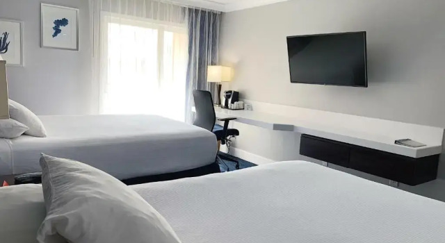 Четырёхместный номер Executive с балконом The Pacific Inn