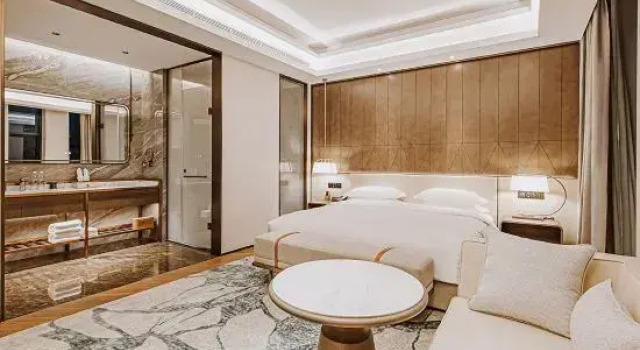 Люкс Deluxe Maison New Century Hotel Huhehaotedong  Railway Station