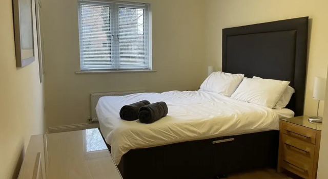Continental Apartments -2-bed Farnborough Train St, Забронировать Апартаменты/квартира Фарнборо Суррей