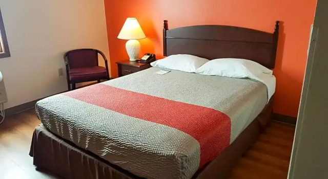 Четырёхместный люкс Motel 6-Saukville, WI