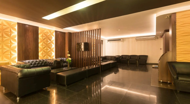 Clover Suites Royal Lake Yangon, Rezervasyon Otel Yangon havuzlu oteller, Karaweik Hall yakınında, Yüzme Havuzu