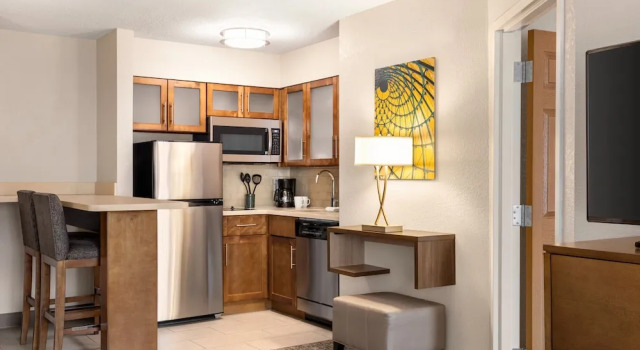 Люкс Staybridge Suites Fort Wayne by IHG