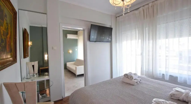 Полулюкс Deluxe Johns Hotel