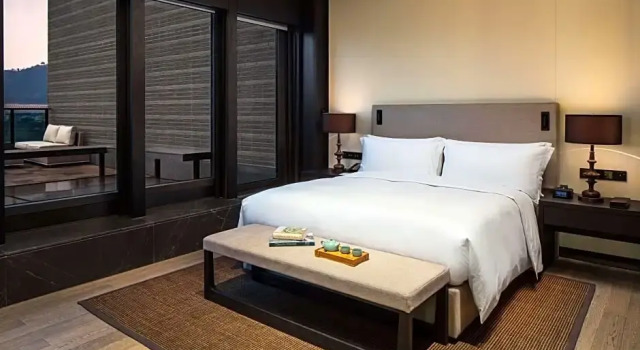 Двухместный номер Standard Hilton Ningbo Dongqian Lake