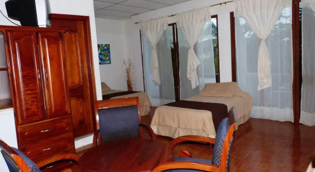 Трёхместный номер Standard с балконом Galapagos Islands Hotel